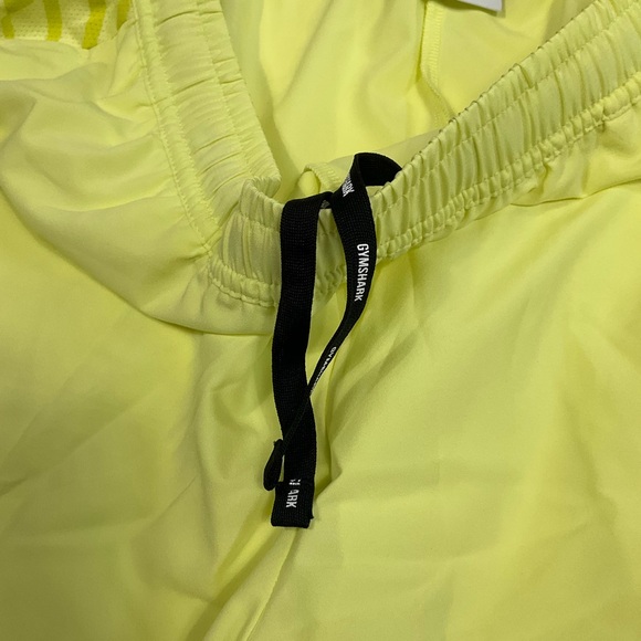 Gymshark Men's Size XXL 2XL Neon Yellow 6" Polyester Activewear Shorts - Picture 4 of 8